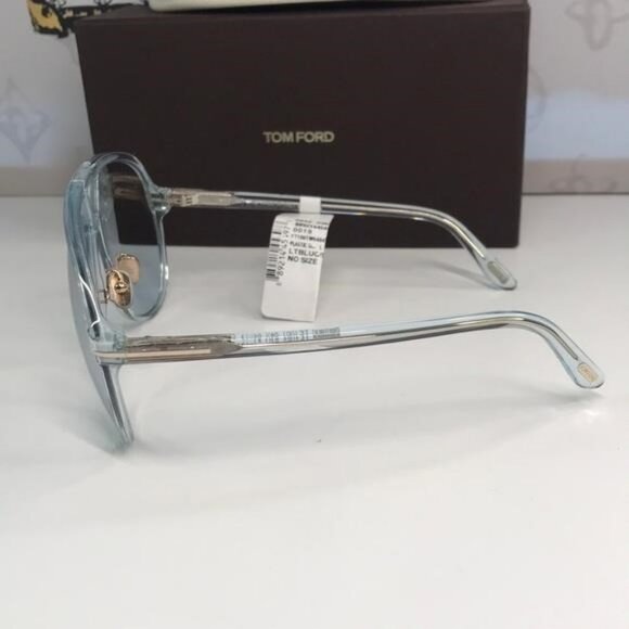 New & Authentic TOM FORD FT1061 Bertrand Oversized Aviator – Shiny Light Blue - Picture 11 of 12